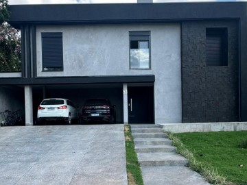 Casa em Condomnio  Venda